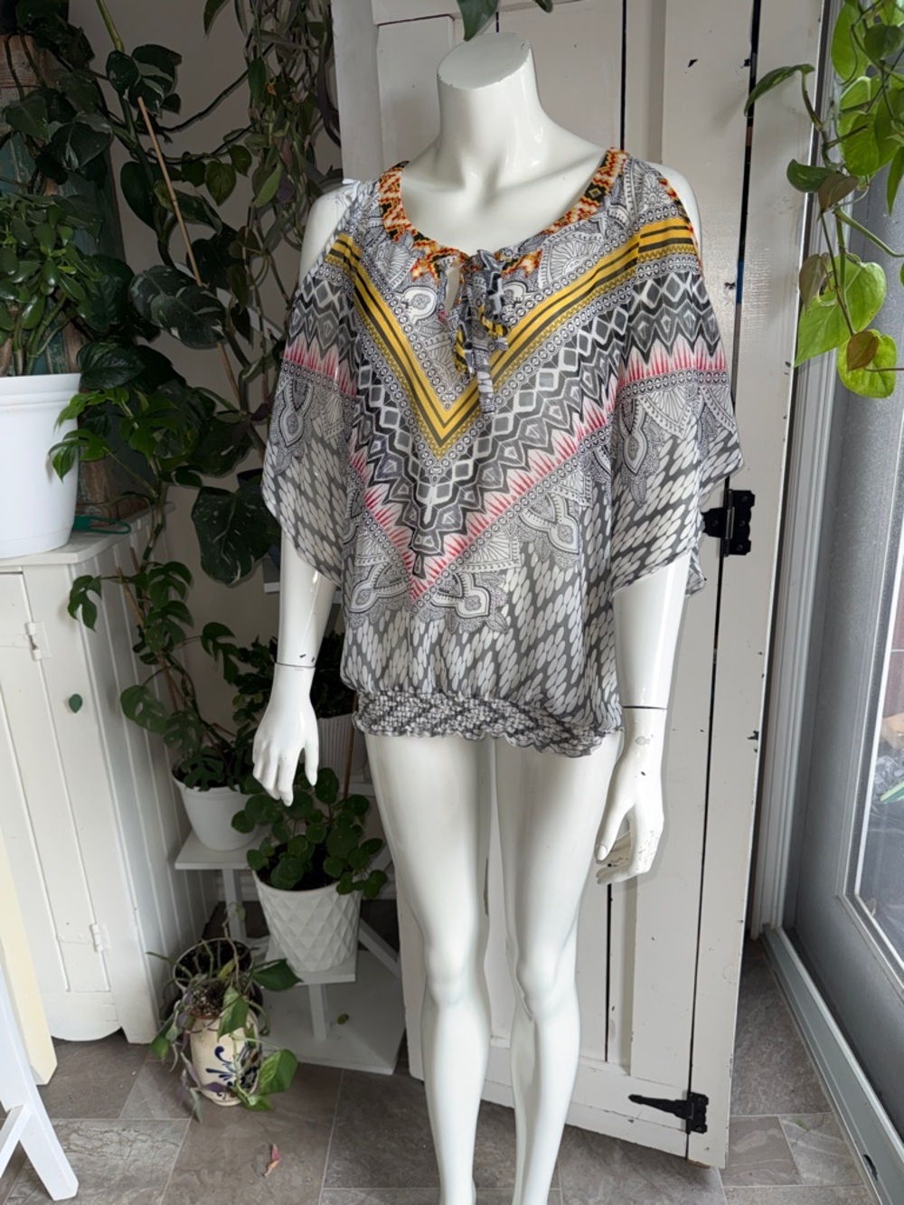 Candy Couture Lg Boho V‑Neck Cold Shoulder Blouse in Gray with Yellow Accent